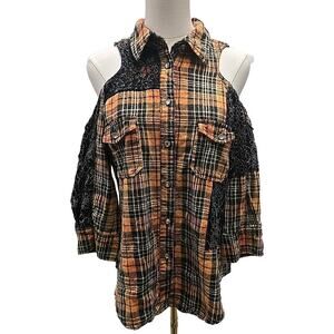 Gimmicks BKE Womens Cold Shoulder Plaid Flannel Shirt Sz M Glam Cowgirl Western